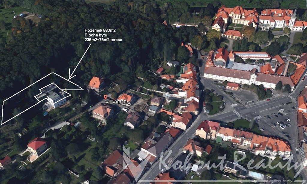 Exklusivní bydlení v rezidenčním zrekonstruovaném bytě o velikostí 6+1 (235m2) s terasou (70m2) ve Vančurově vile na Zbraslavi